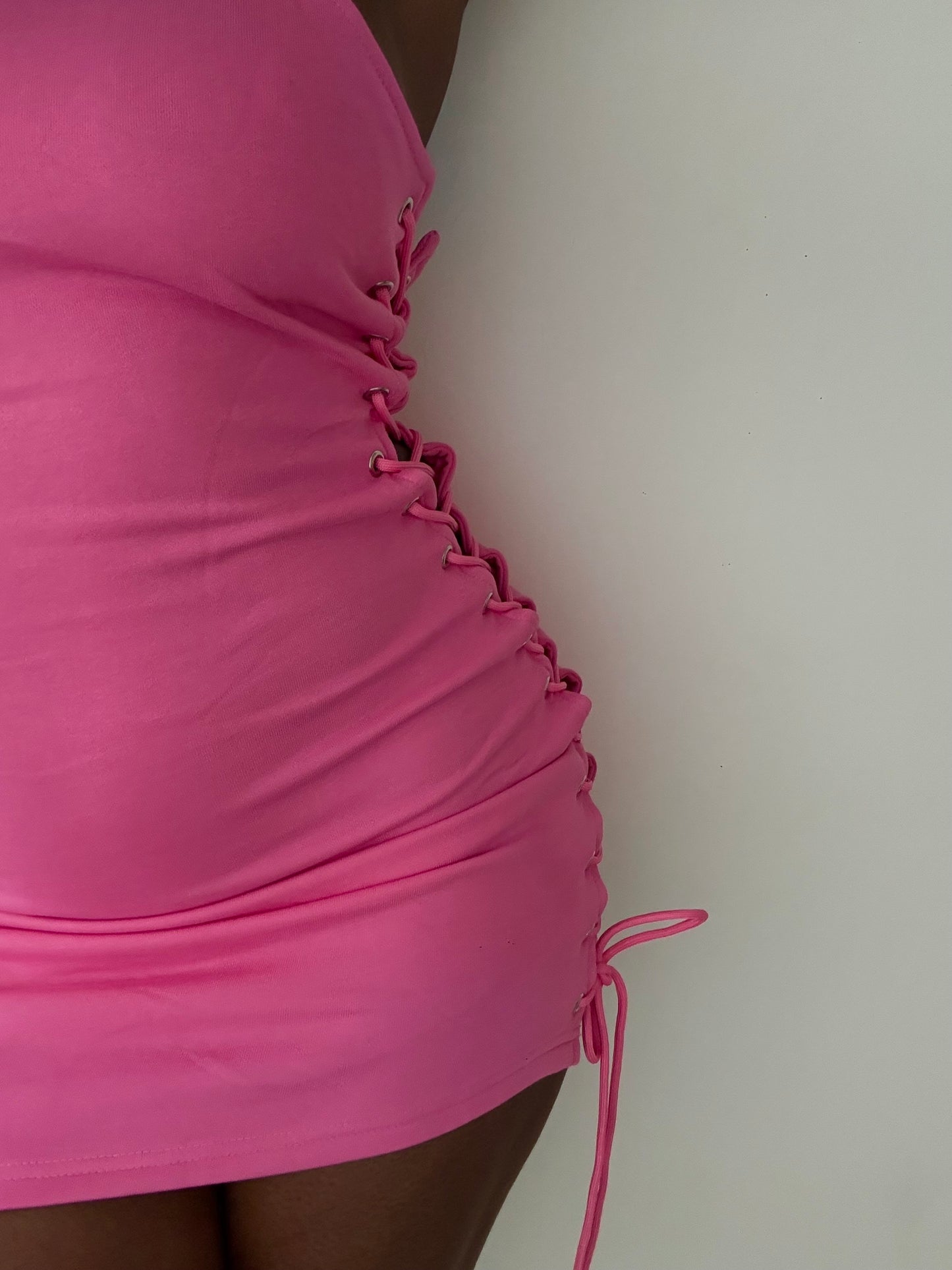 The « Lace Me Up Dress »